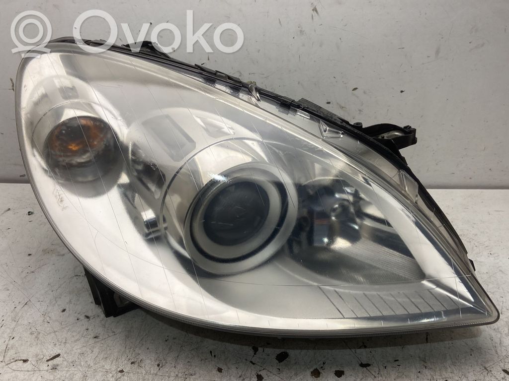Mercedes-Benz B W245 Lampa przednia 