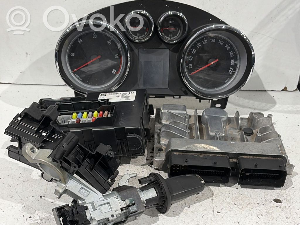 Opel Meriva B Engine ECU kit and lock set 