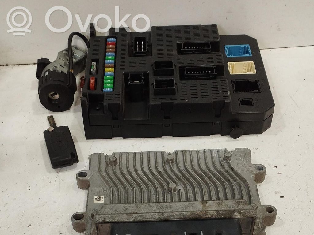 Engine ECU kit and lock set   215860489A,215860489A