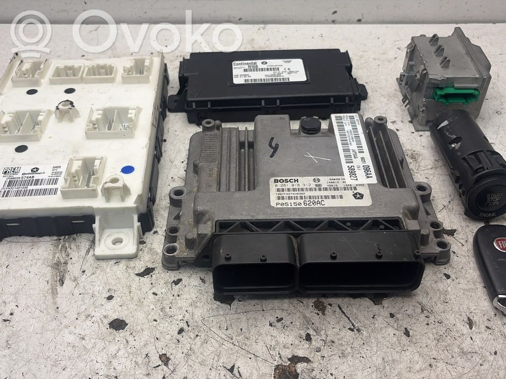 Fiat Freemont Komputer / Sterownik ECU i komplet kluczy 