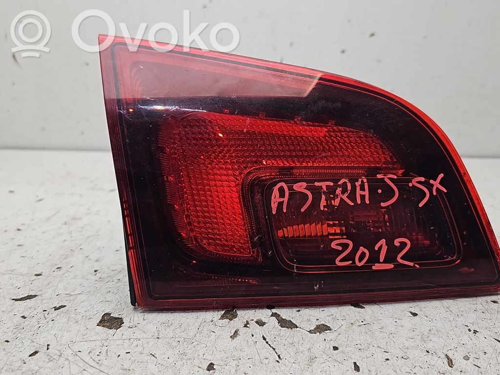 Opel Astra J Lampy tylnej klapy bagażnika