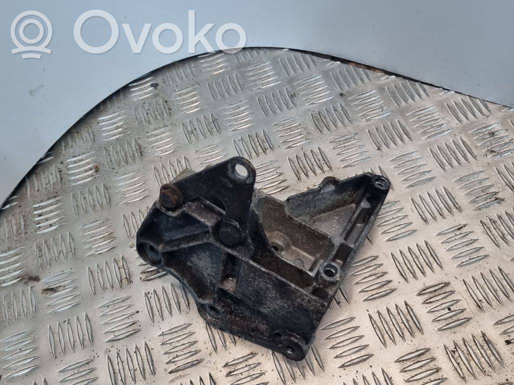 BMW 3 E36 Engine mounting bracket 