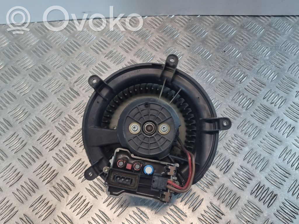 BMW 7 E65 E66 Pečiuko ventiliatorius/ putikas 