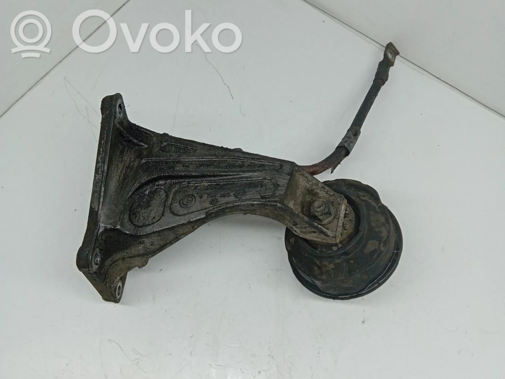 BMW 3 E46 Engine mounting bracket 