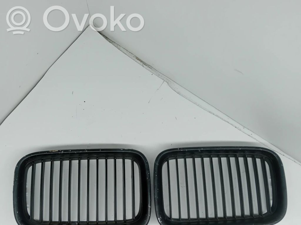 BMW 3 E36 Front bumper upper radiator grill 