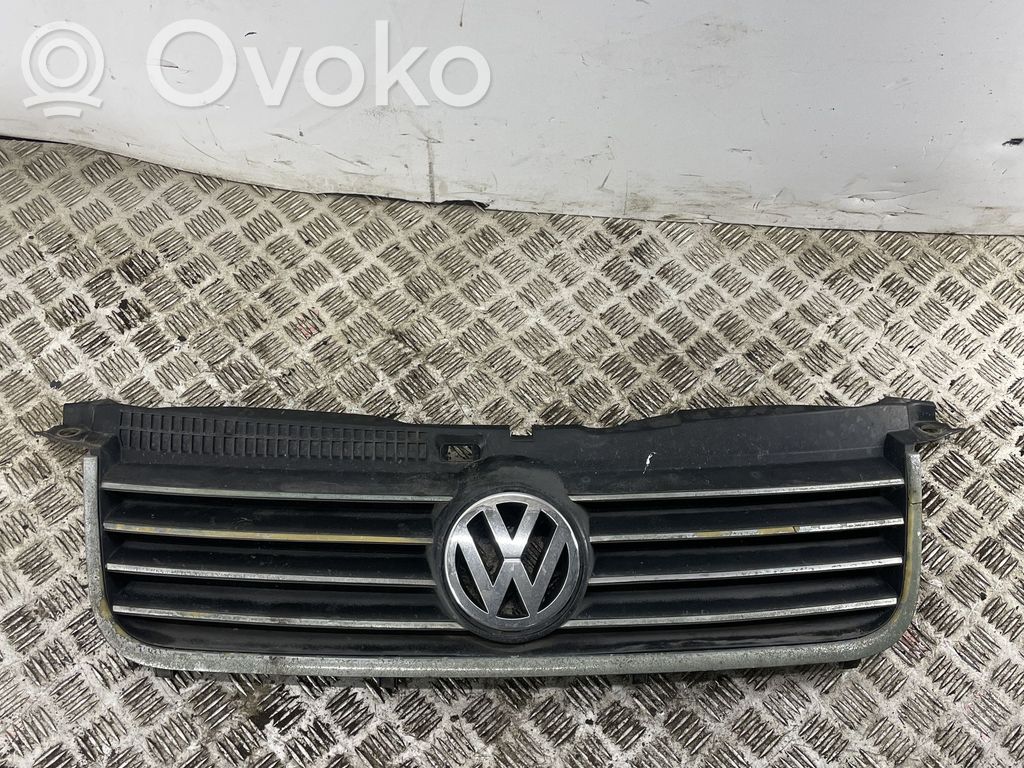 Volkswagen PASSAT B5.5 Maskownica / Grill / Atrapa górna chłodnicy 
