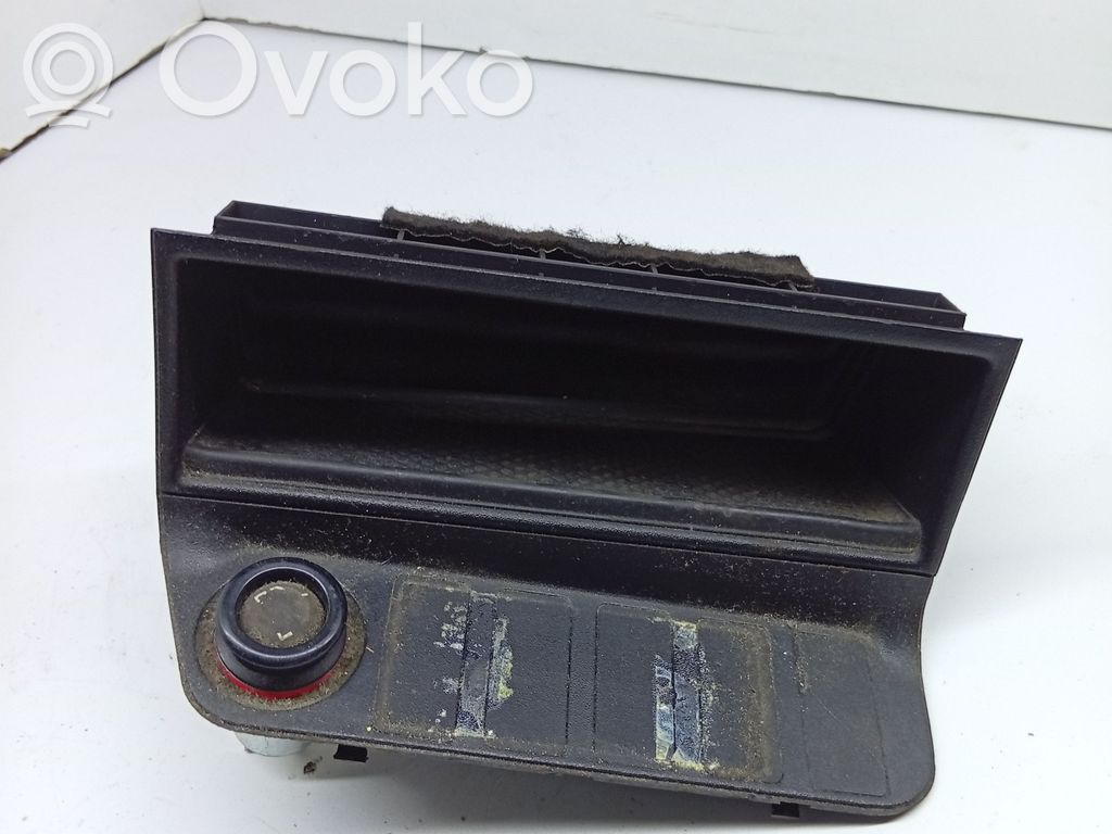 BMW 3 E36 Mantu nodalījums 
