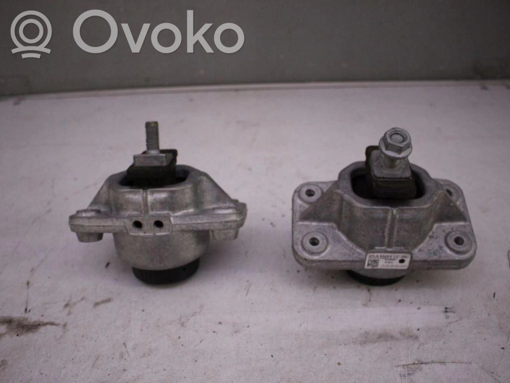 Land Rover Range Rover Sport L494 Engine mount vacuum valve 