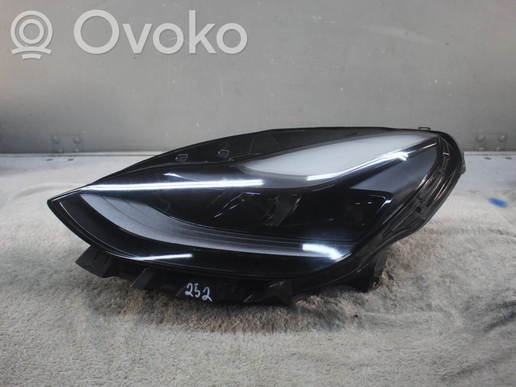 Tesla Model 3 Lampa przednia 