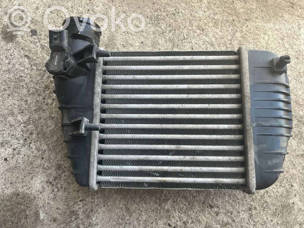 Audi A6 S6 C6 4F Starpdzesētāja radiators 