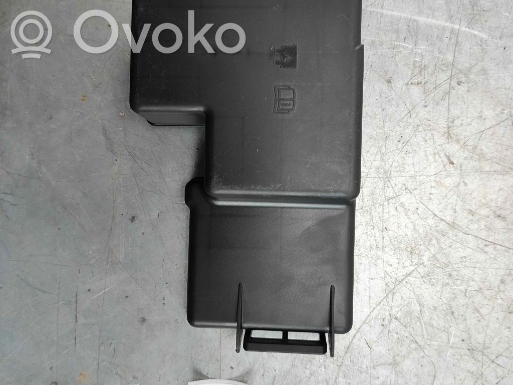 Volvo XC60 Tapa de caja de fusibles 