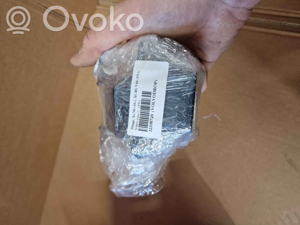 Volvo XC40 Tailgate/trunk/boot hinge 