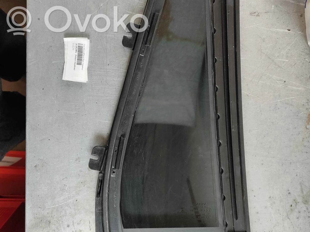 Volvo XC90 Ventanilla de ventilación de la puerta trasera 