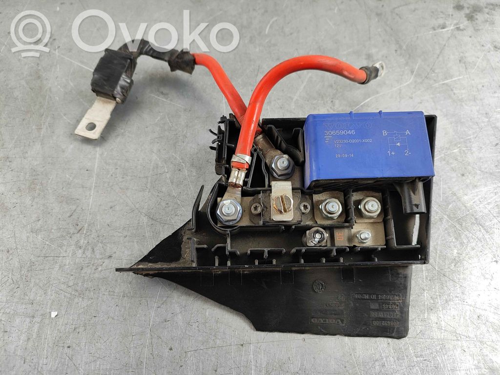 Volvo V40 Battery relay fuse 