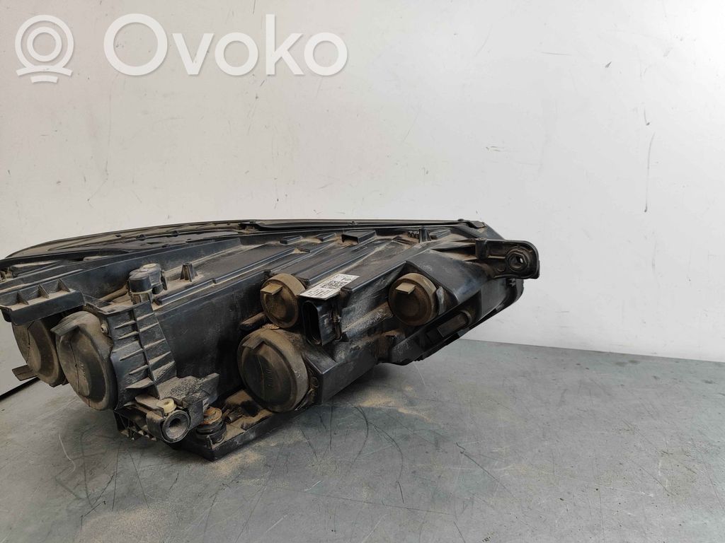 Volkswagen PASSAT B8 Phare frontale 