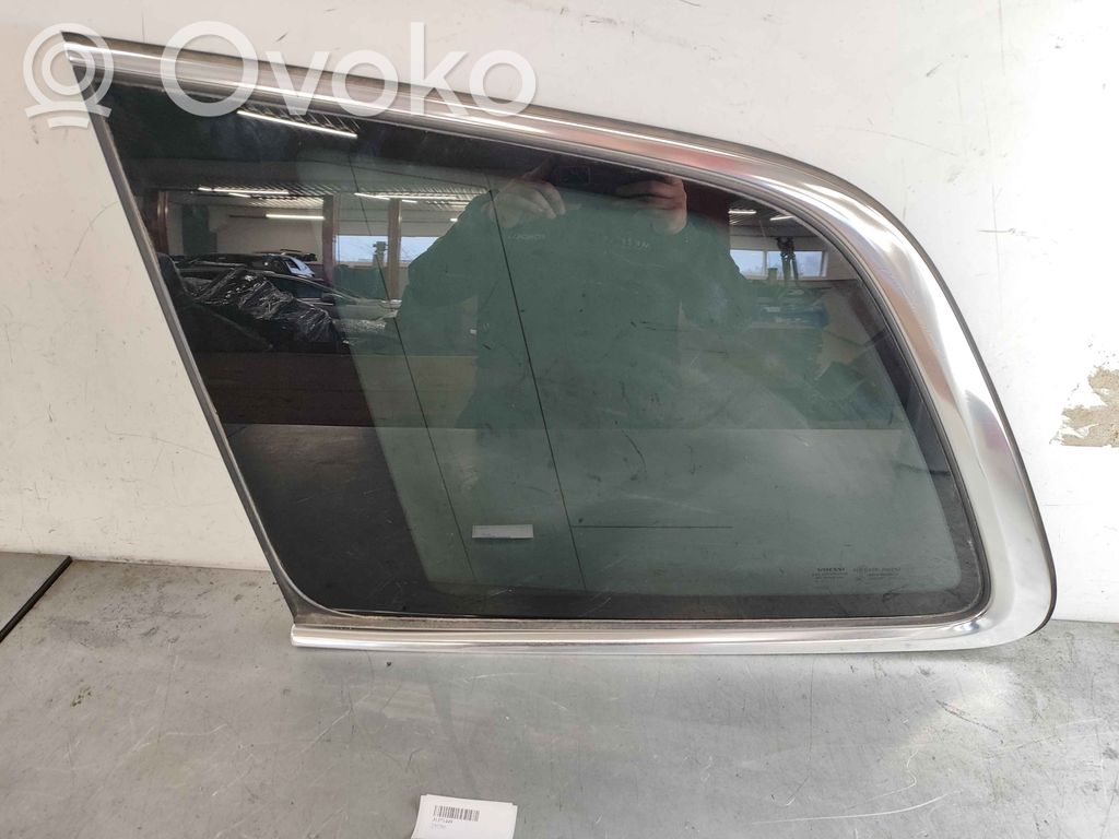Volvo XC90 Rear side window 
