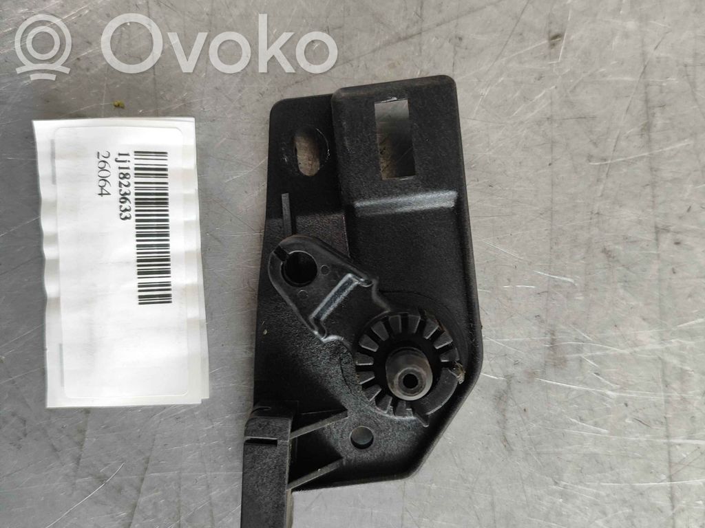 Volkswagen Golf IV Konepellin lukituksen vapautuskahva 