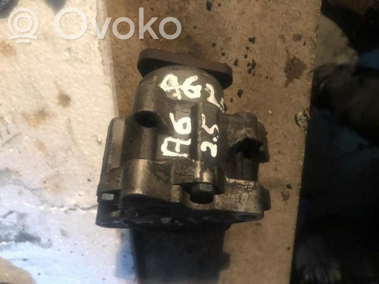 Ohjaustehostimen pumppu   4B0145156P,4B0145156P