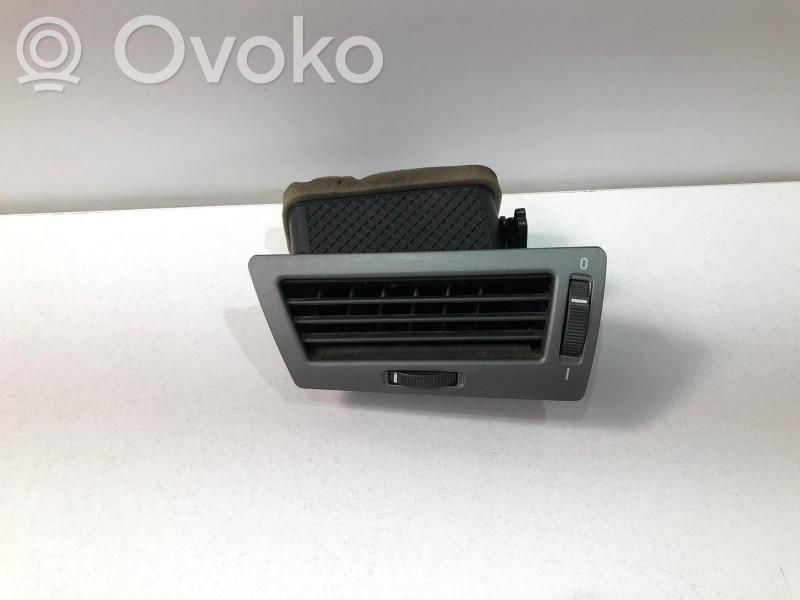 BMW 5 E60 E61 Oro grotelės lubose 