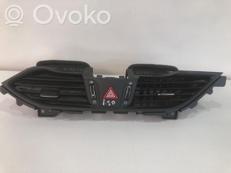 Hyundai i30 Air vent grill in roof 