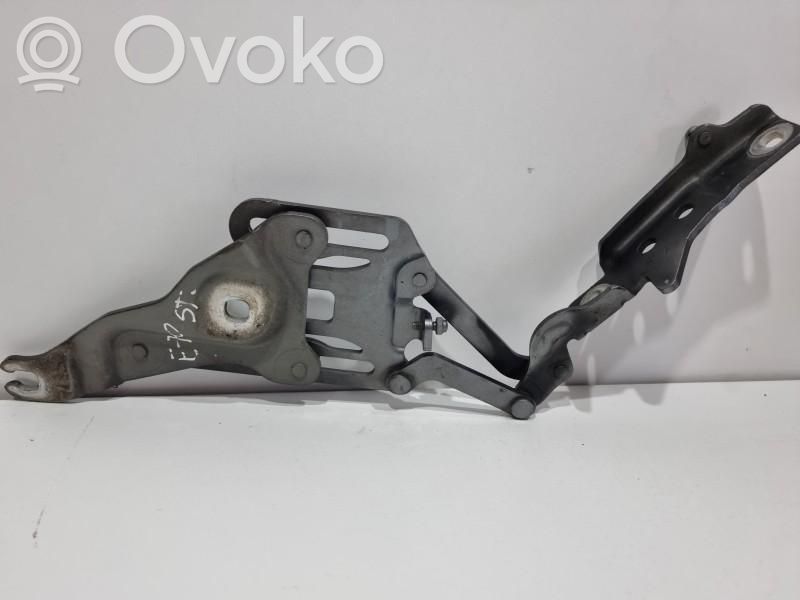 Engine bonnet/hood hinges   7148347