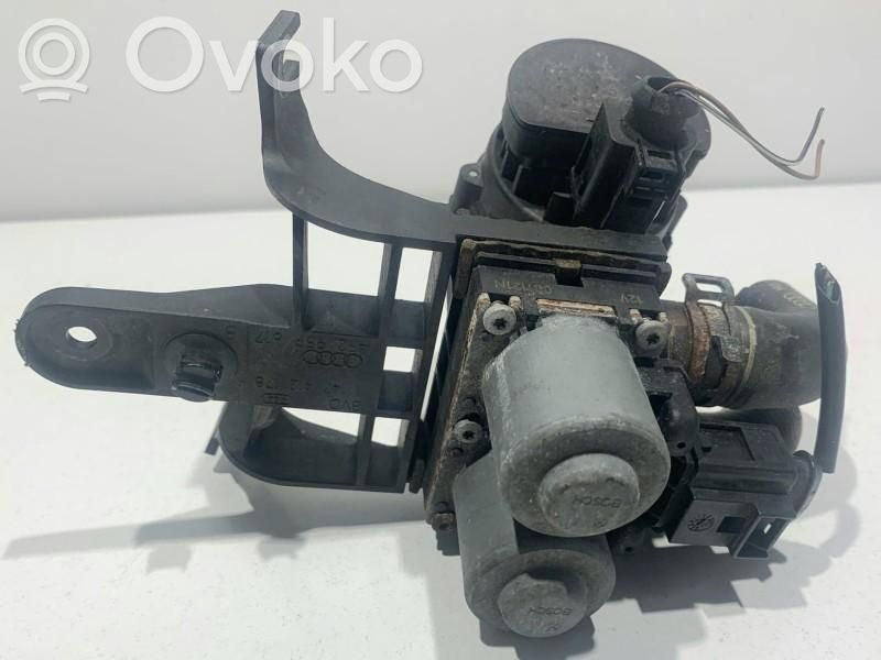Audi A6 S6 C6 4F Vesipumppu 