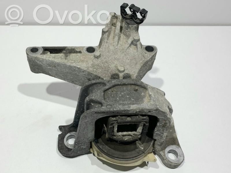 Renault Megane III Engine mounting bracket 