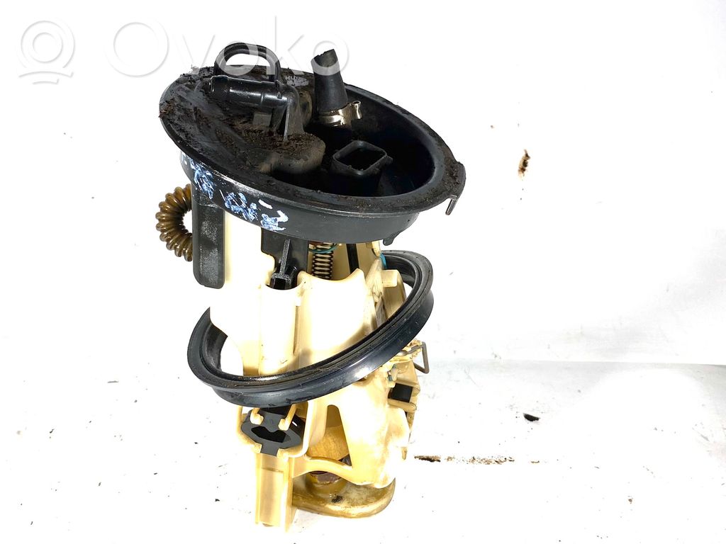 Bomba interna de combustible   228214,6750582