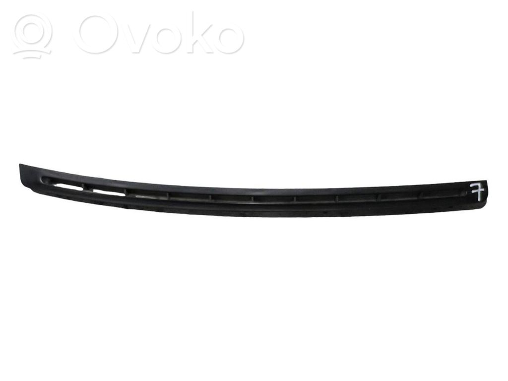 BMW 3 E36 Lango oro grotelės 