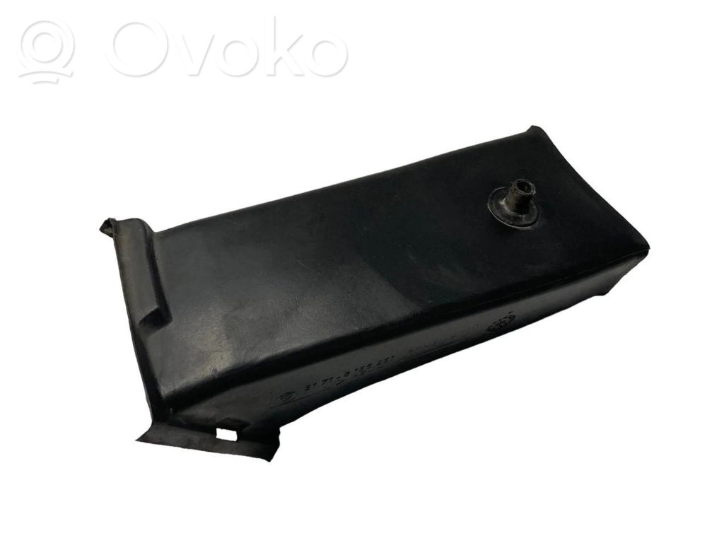BMW 3 E36 Oro paėmimo kanalo detalė (-ės) 