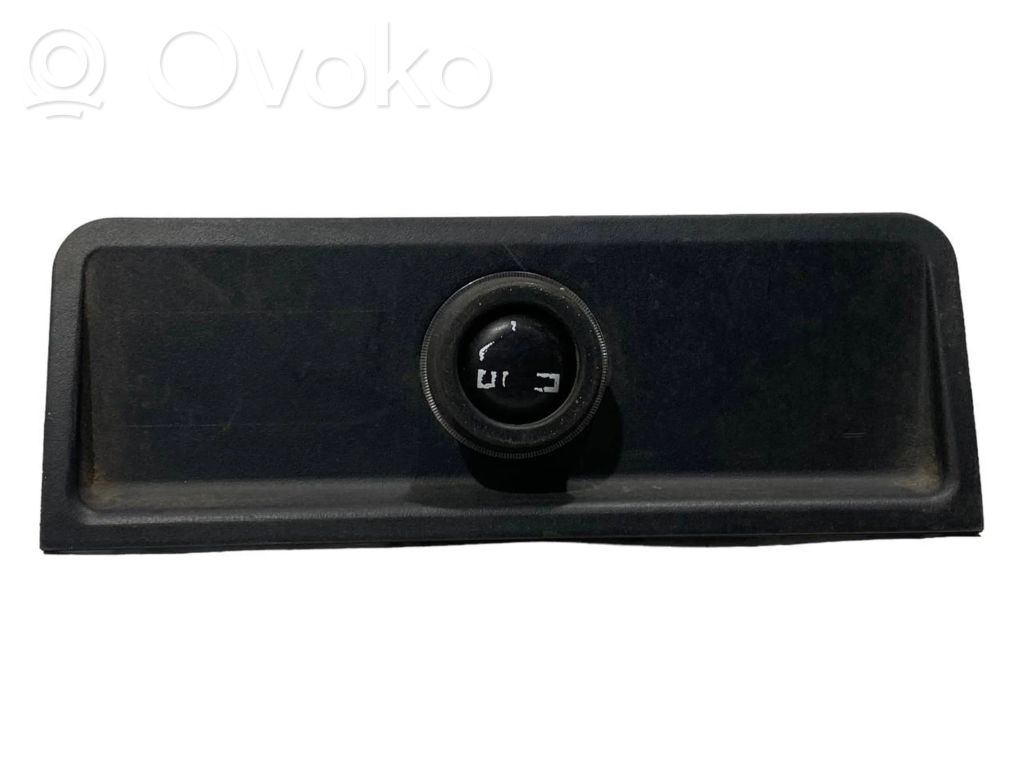 BMW 7 E38 Cigarette lighter rear 