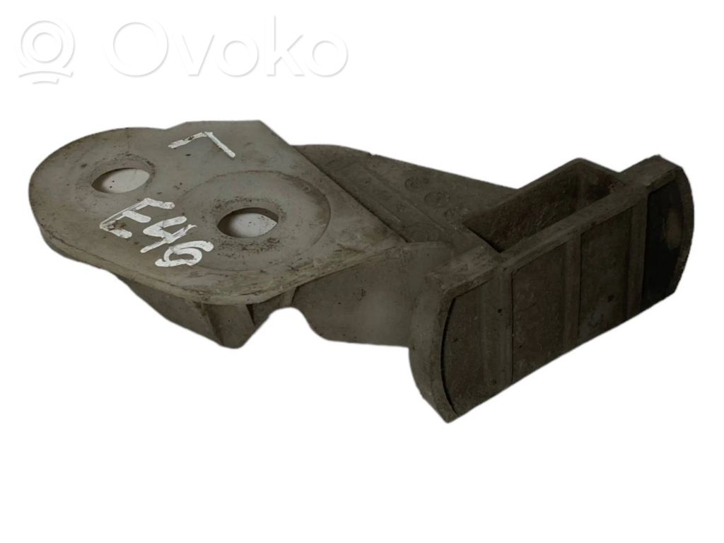 Front bumper mounting bracket   8195295