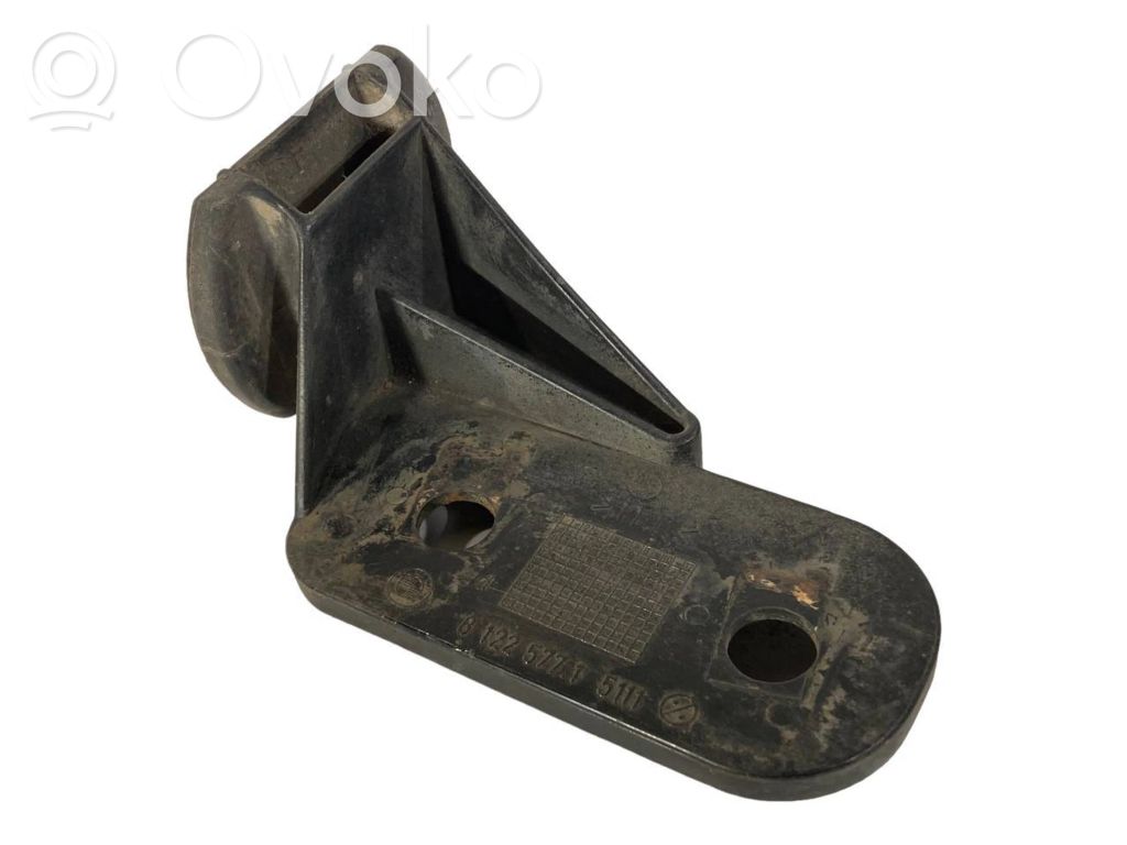 Priekšpusē bampera turētājs   8122577