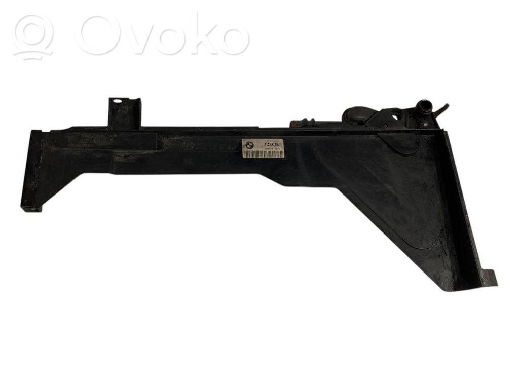Jäähdyttimen kannatin   1436251