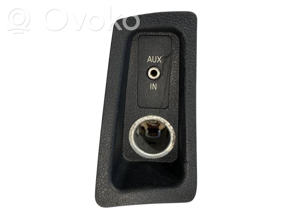 BMW 1 E81 E87 Enchufe conector entrada auxiliar 