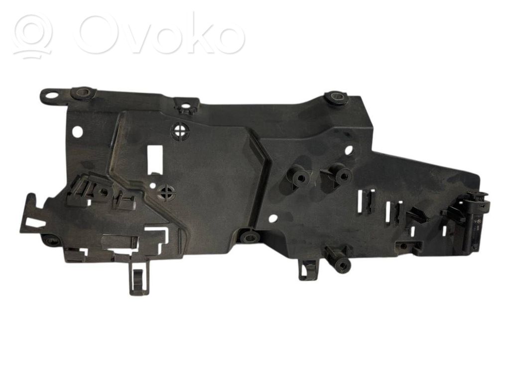 BMW 7 F01 F02 F03 F04 Inne części komory silnika 