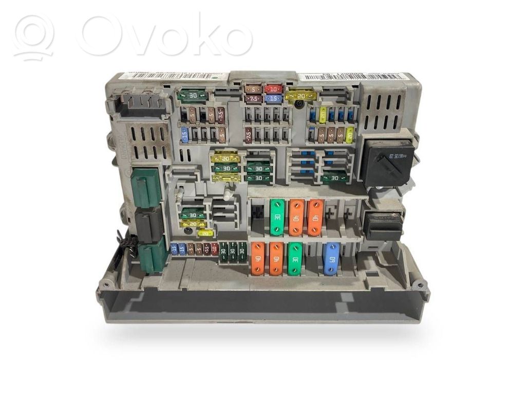 Module de fusibles   6906621,6919113,61366919113,61366980177,6980177
