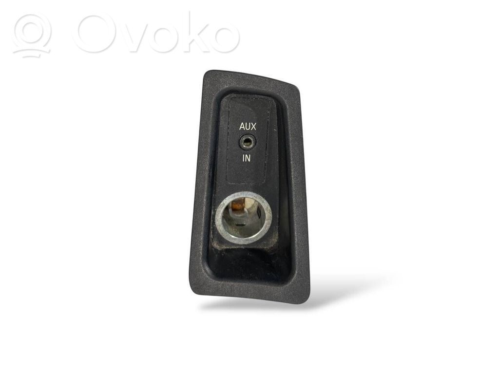 Connettore plug in AUX   6930561,61316930561,9110412,51169110412