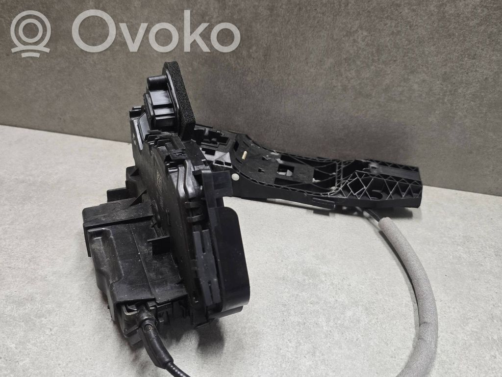 Volkswagen Golf VII Priekšpusē slēdzene 