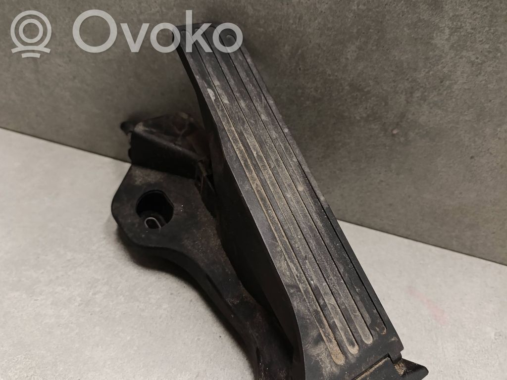 Volkswagen Tiguan Accelerator throttle pedal 