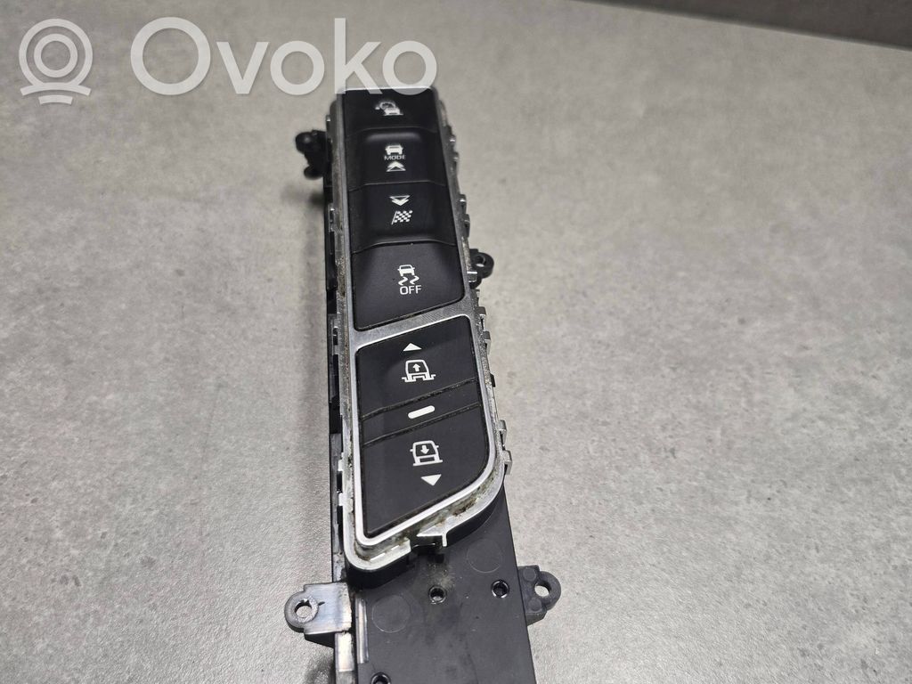 Jaguar I-Pace A set of switches 