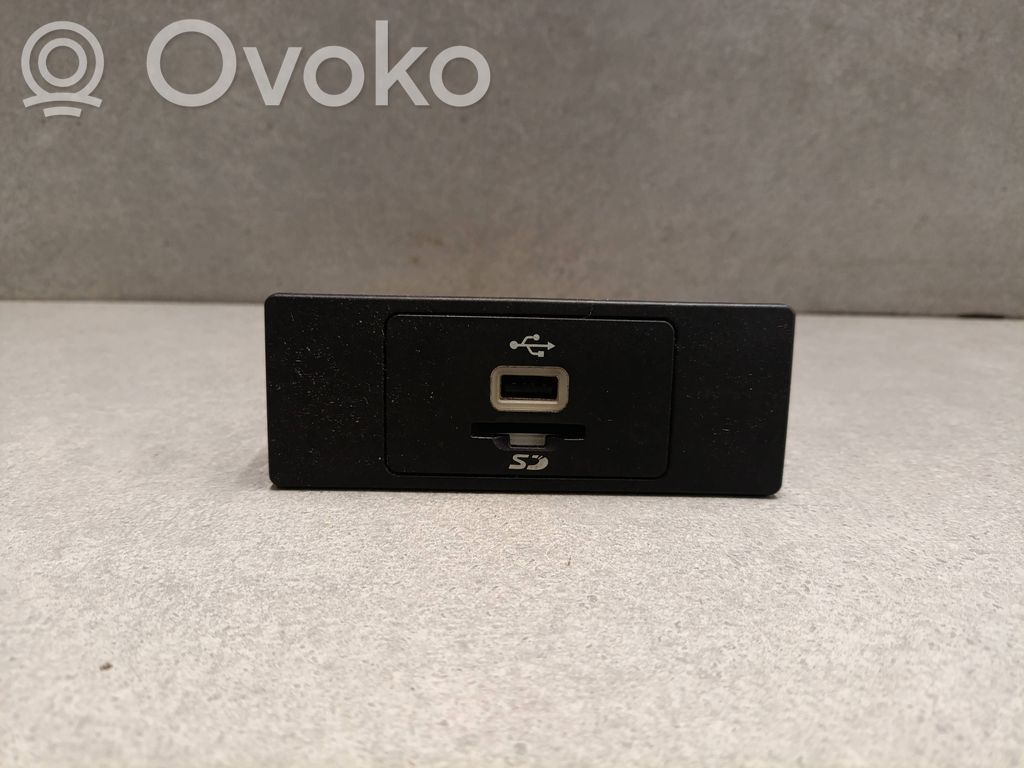 Ford Mondeo MK V USB socket connector 