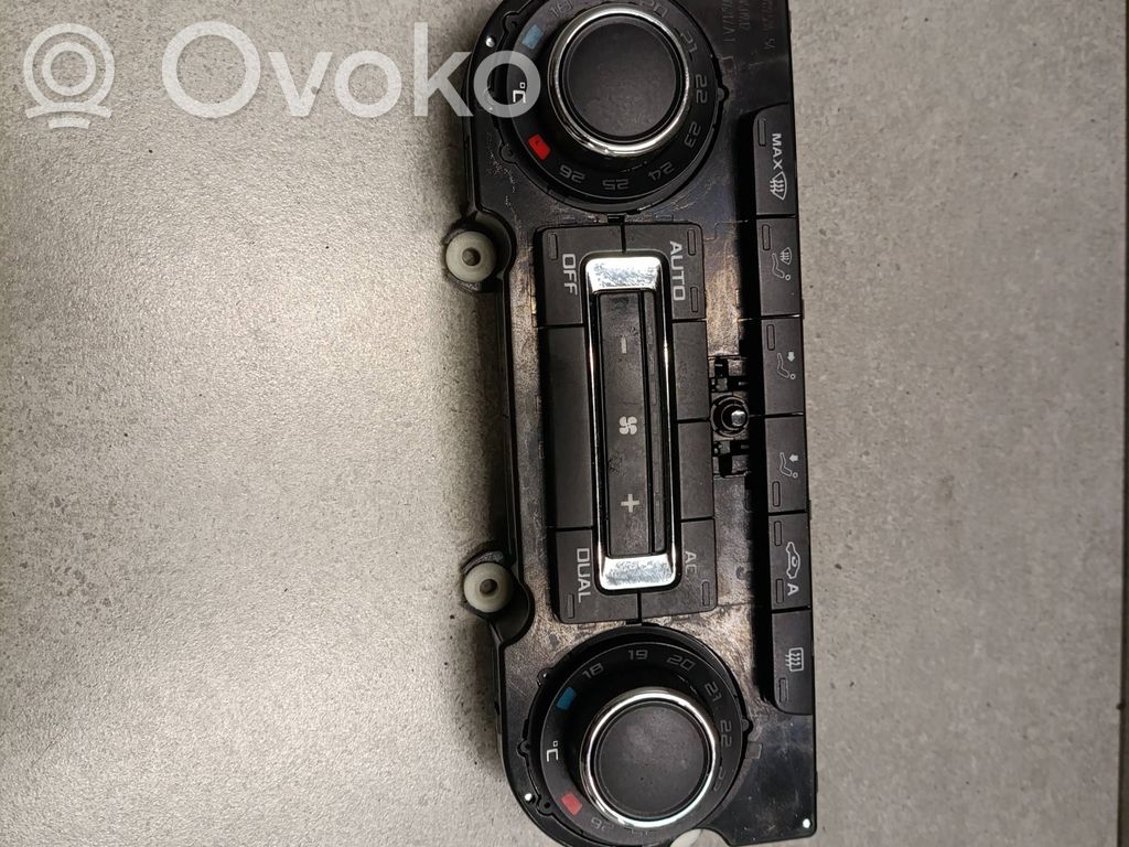 Skoda Octavia Mk2 (1Z) Climate control unit 
