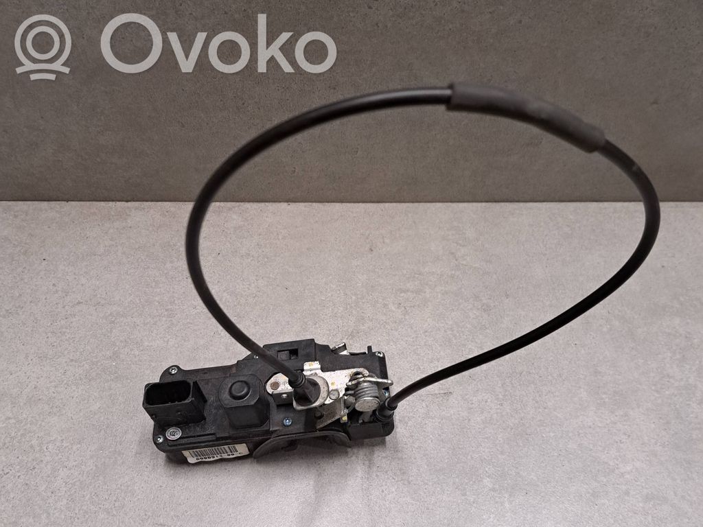 Tesla Model S Priekšpusē slēdzene 