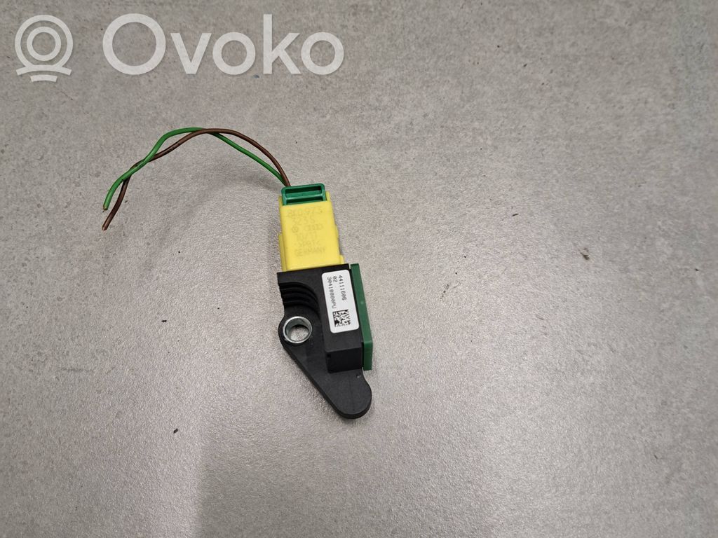 Volkswagen PASSAT B7 Airbag deployment crash/impact sensor 