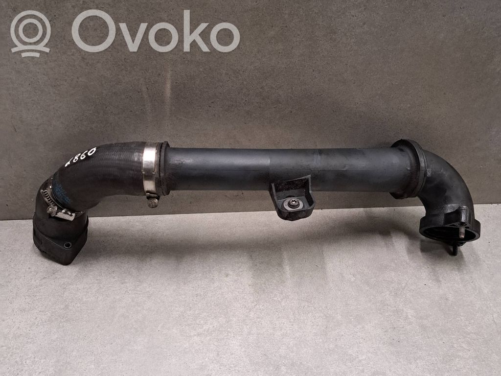 Volkswagen PASSAT B8 Manguera/tubo del intercooler 