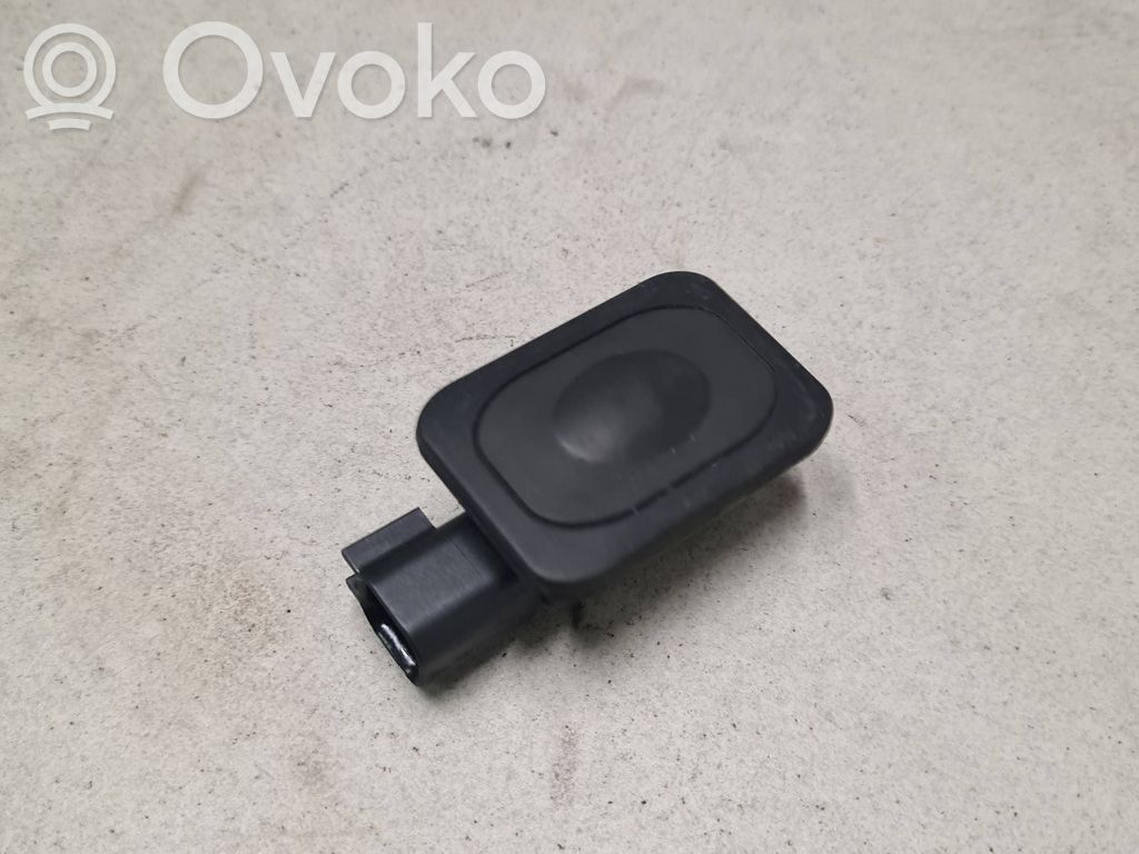Jaguar I-Pace Tailgate opening switch 