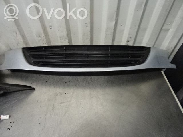 Toyota Avensis T220 Kratka dolna zderzaka przedniego 
