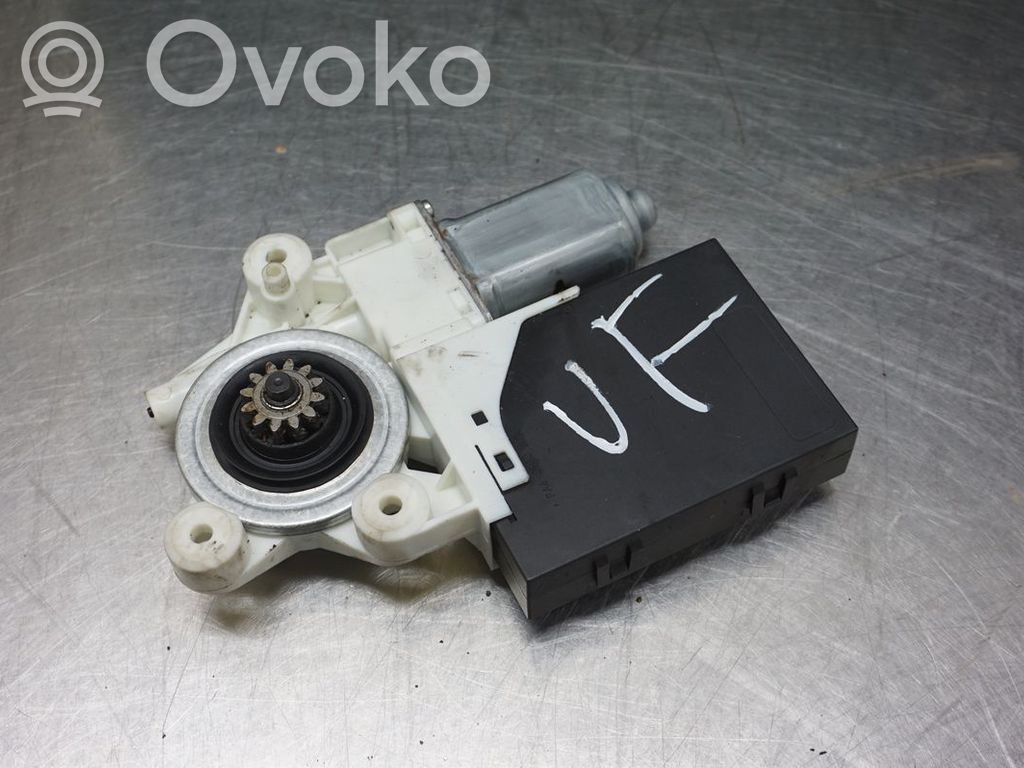 Volvo S40 Priekinio lango pakelėjo varikliukas 