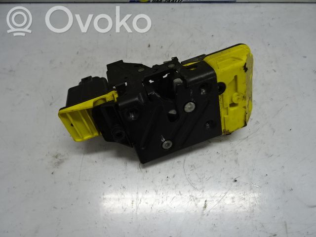 Volvo V70 Front door lock 